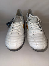 Load image into Gallery viewer, Mizuno Moreila Neo Sg