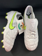 Load image into Gallery viewer, Nike Tiempo legend Uk 8